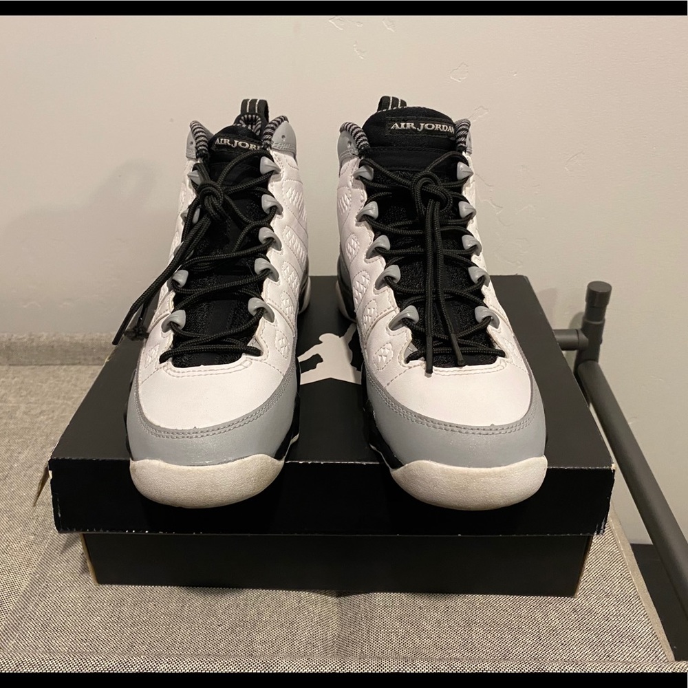 Jordan Wolf gray retro 9s